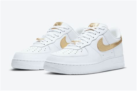 Rode, gouden Nike Air Force 1 kopen 